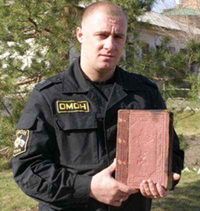 Житель Челябинской области украл Библию из орского храма